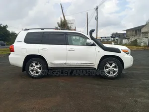 Toyota Land Cruiser 2007 White