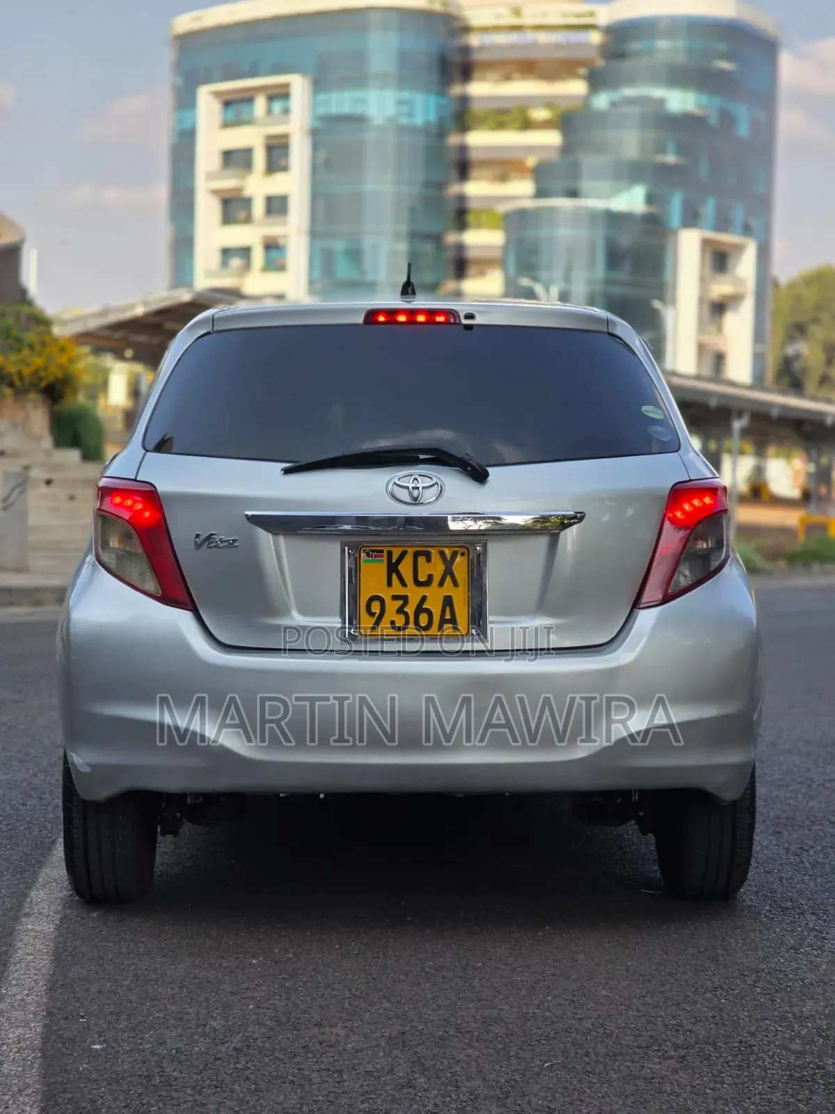 Toyota Vitz 2012 Silver