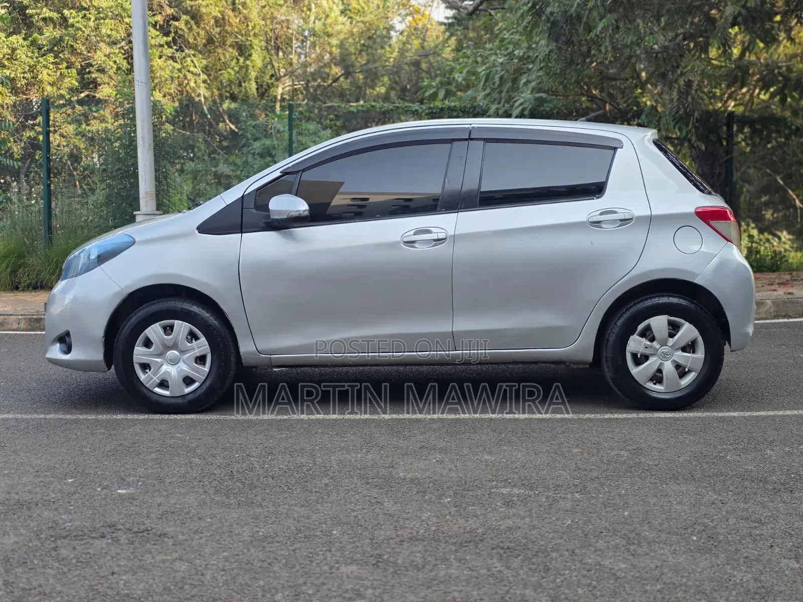 Toyota Vitz 2012 Silver