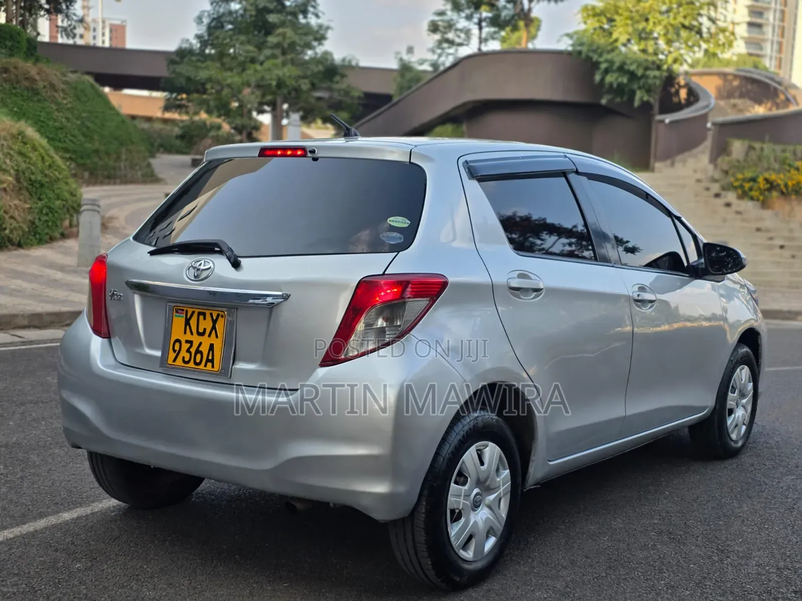 Toyota Vitz 2012 Silver