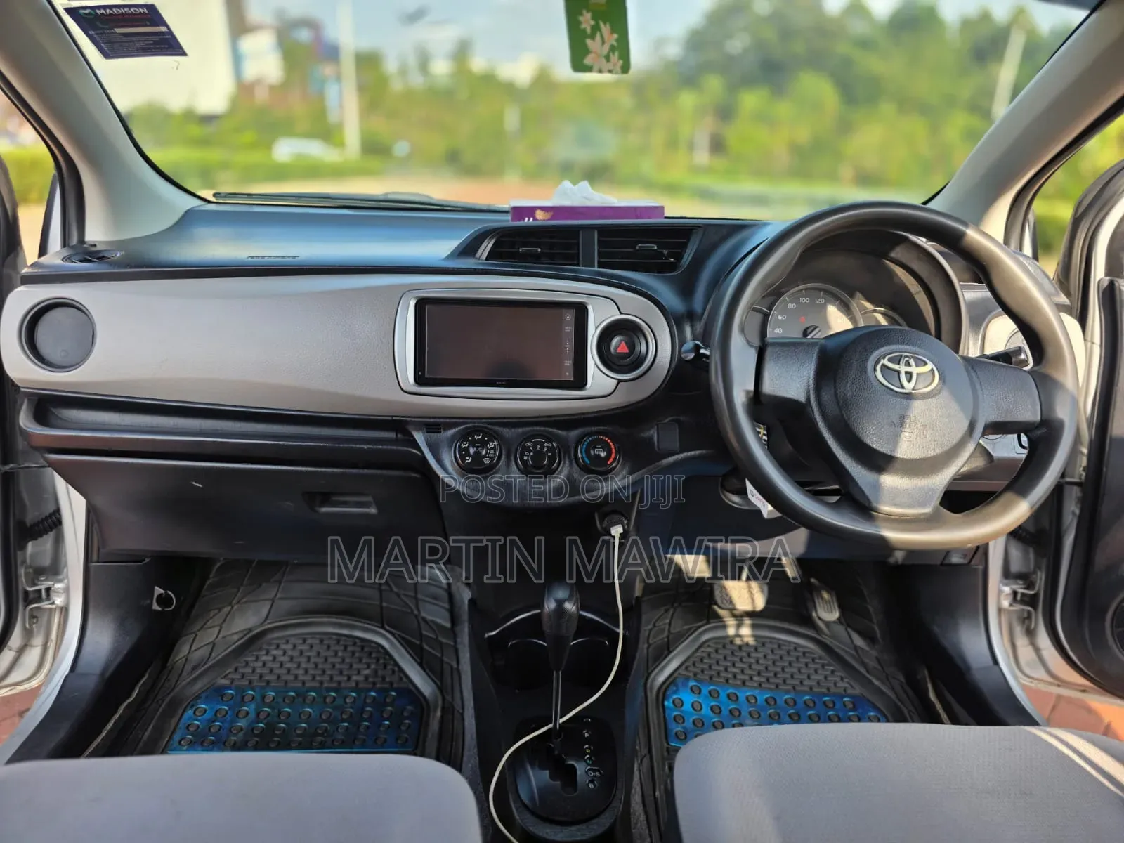 Toyota Vitz 2012 Silver