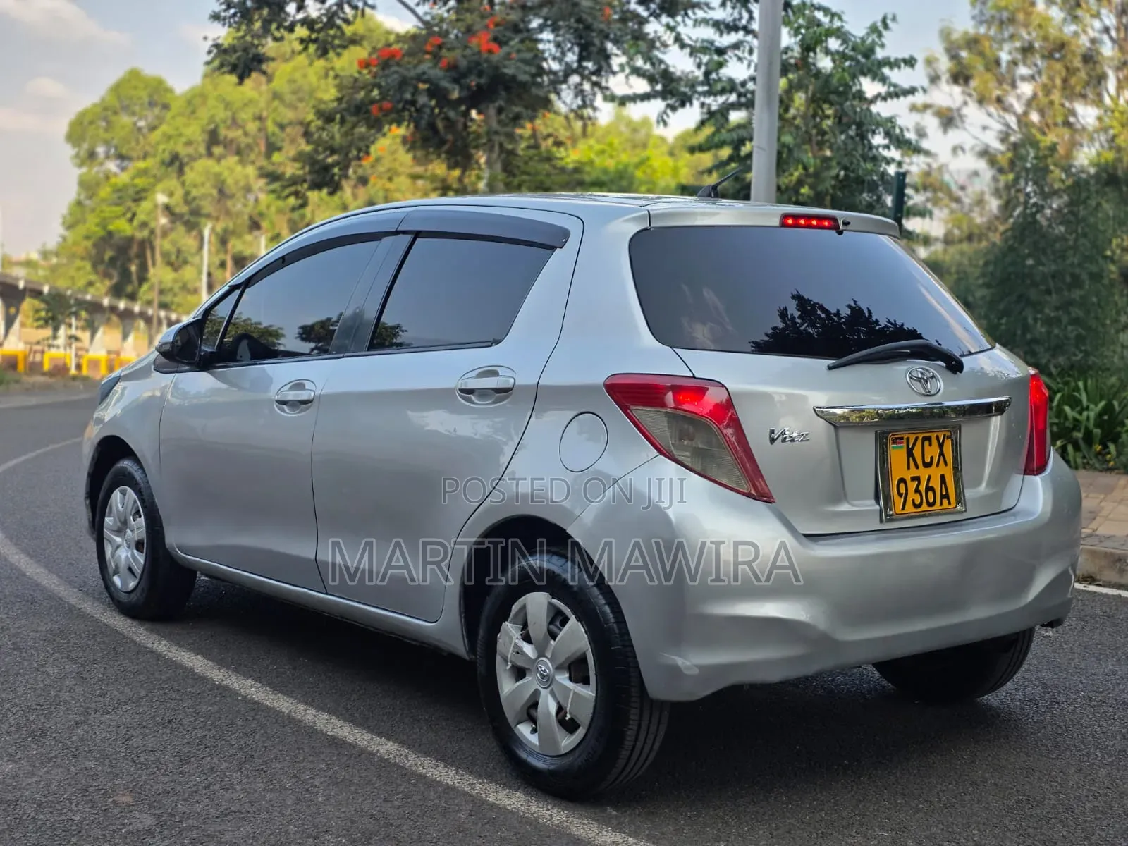 Toyota Vitz 2012 Silver