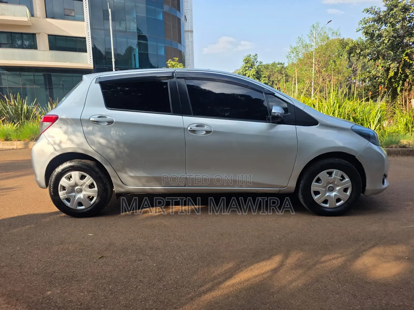 Toyota Vitz 2012 Silver