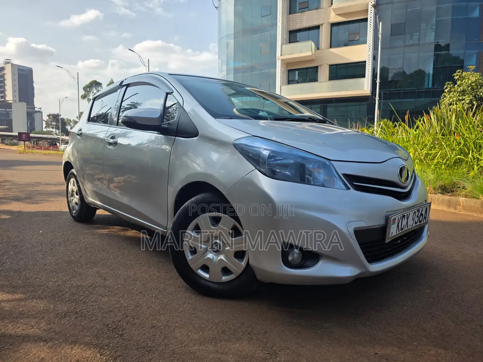 Toyota Vitz 2012 Silver