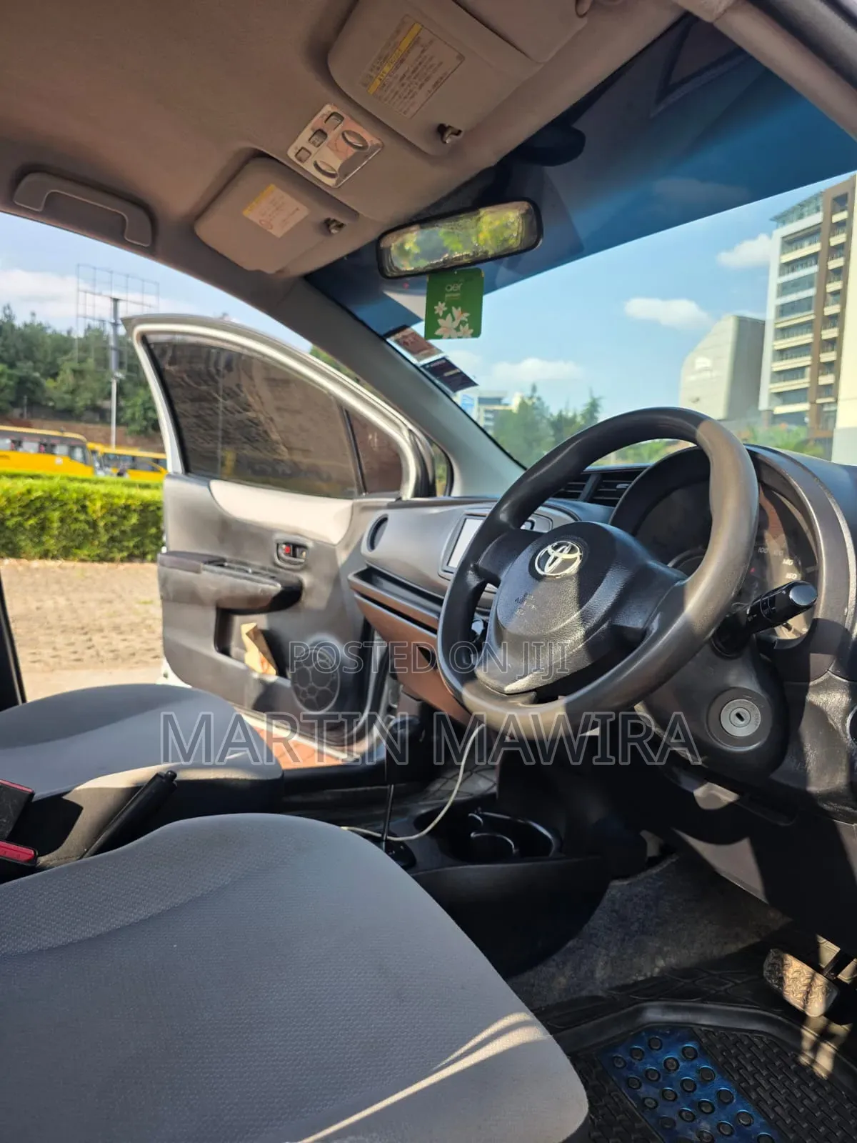Toyota Vitz 2012 Silver