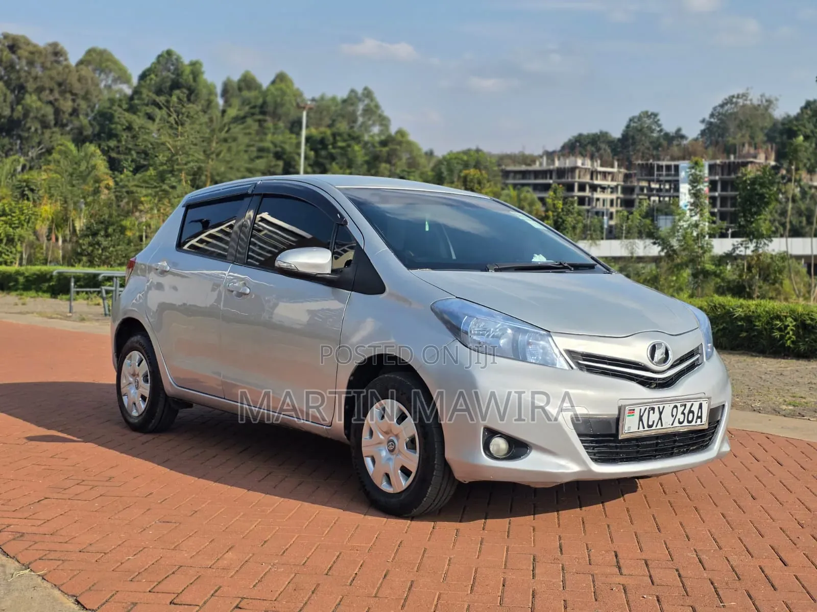 Toyota Vitz 2012 Silver