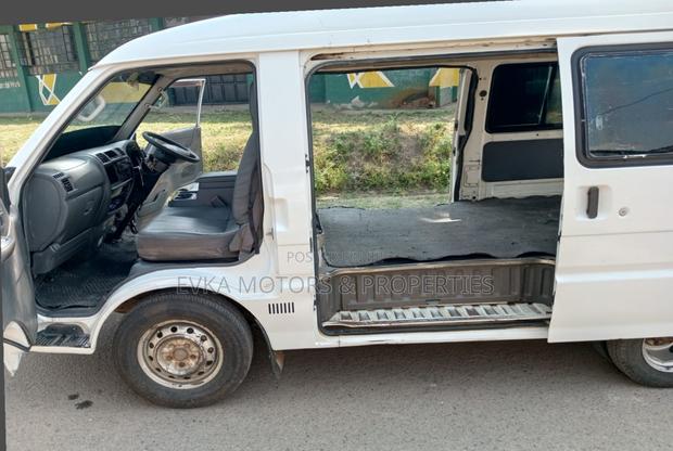 Mazda Bongo 2011 White - thumbnail 3