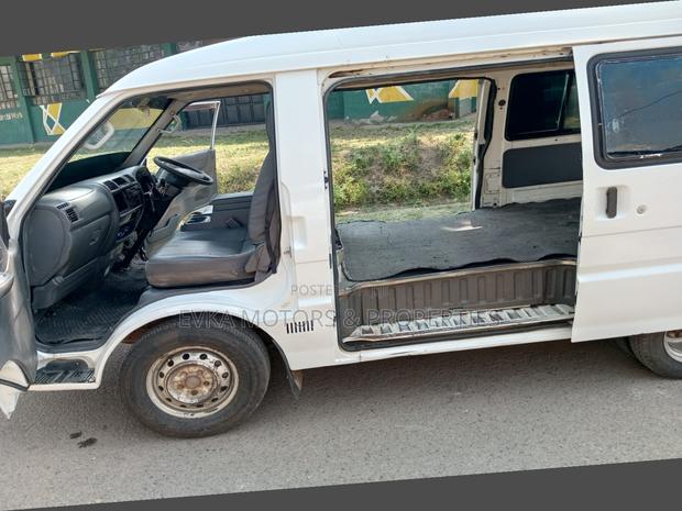 Mazda Bongo 2011 White - thumbnail 9