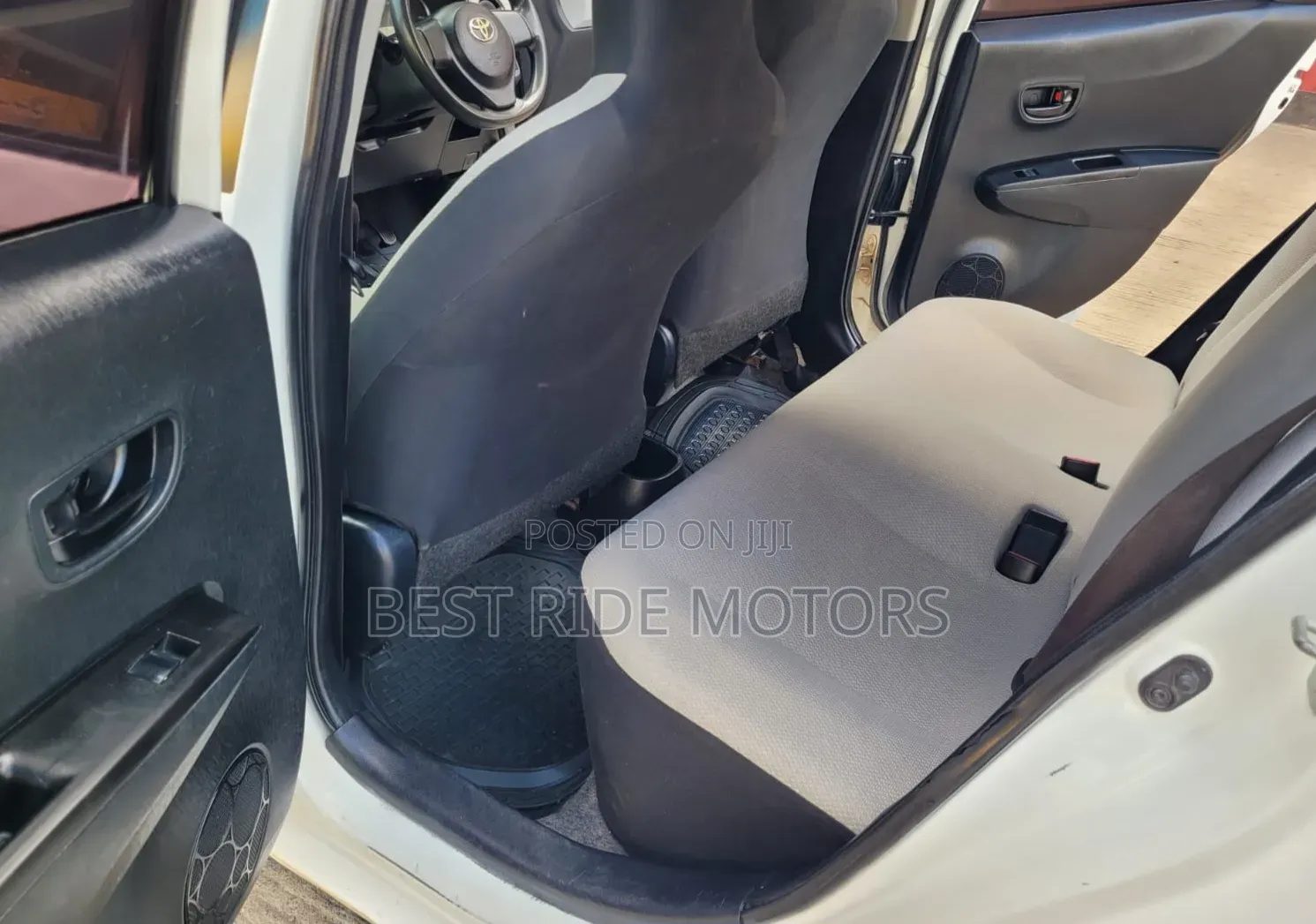 Toyota Vitz 1.0 FWD 5dr 2014 White