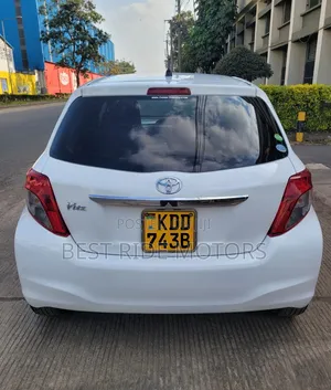 Toyota Vitz 1.0 FWD 5dr 2014 White