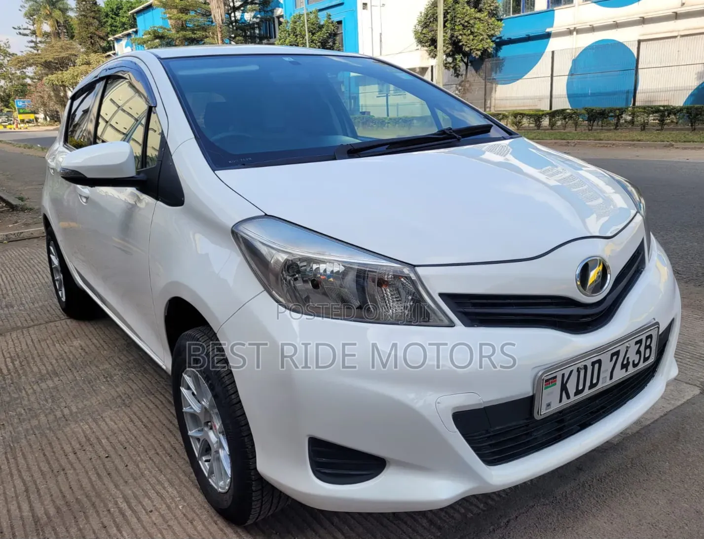 Toyota Vitz 1.0 FWD 5dr 2014 White