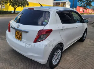 Toyota Vitz 1.0 FWD 5dr 2014 White