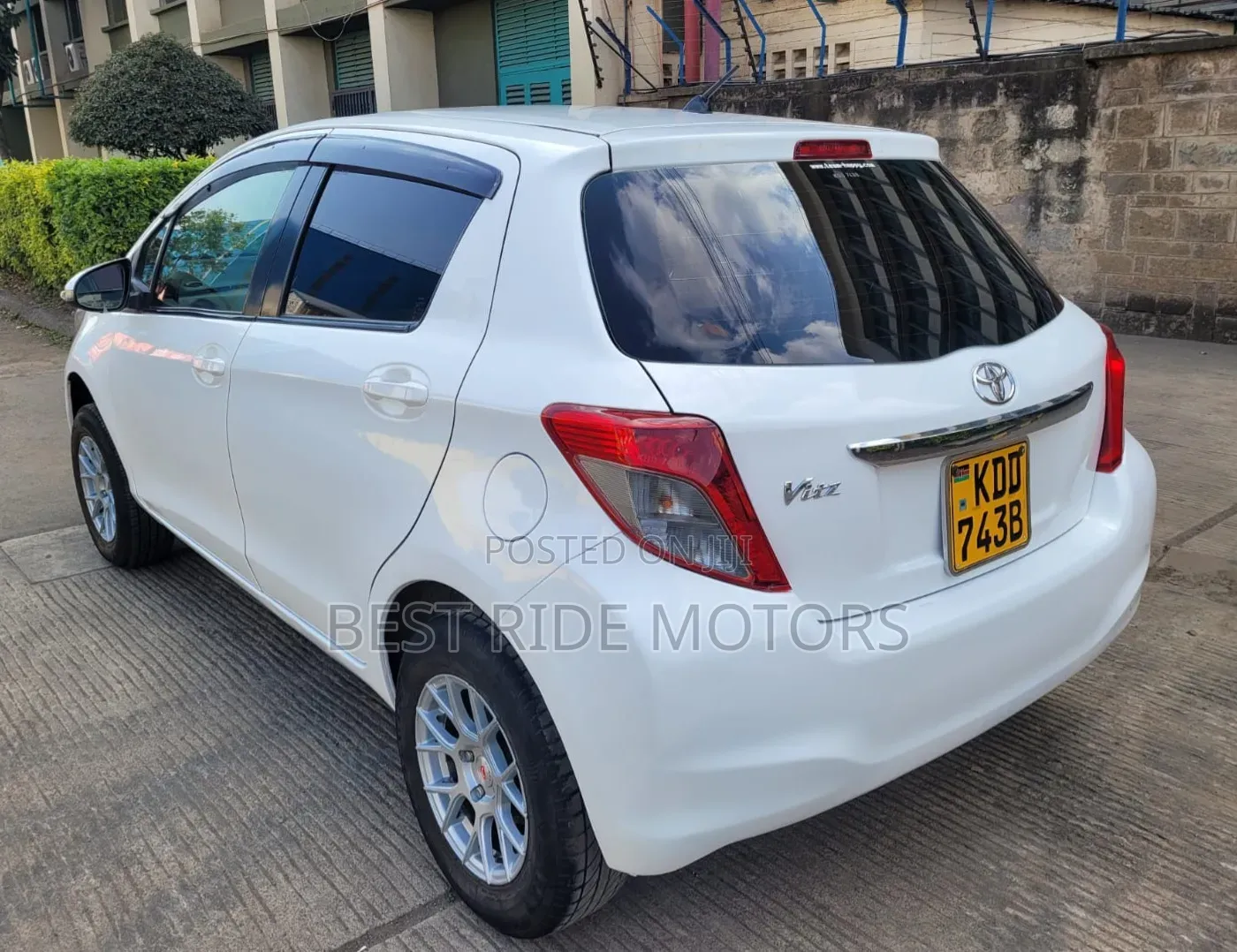 Toyota Vitz 1.0 FWD 5dr 2014 White