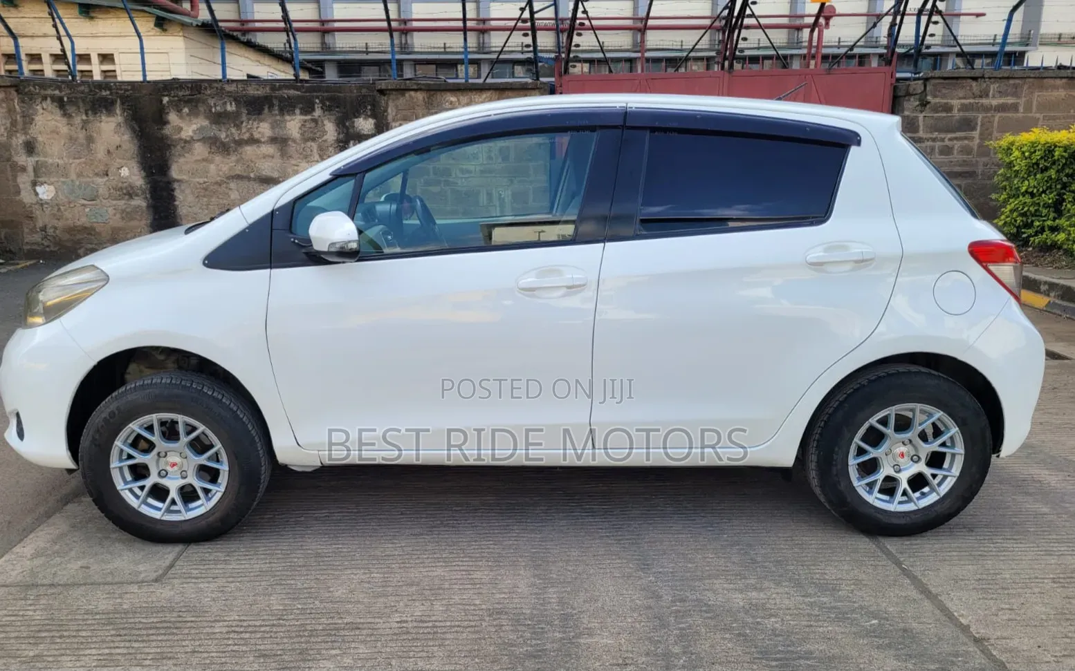 Toyota Vitz 1.0 FWD 5dr 2014 White