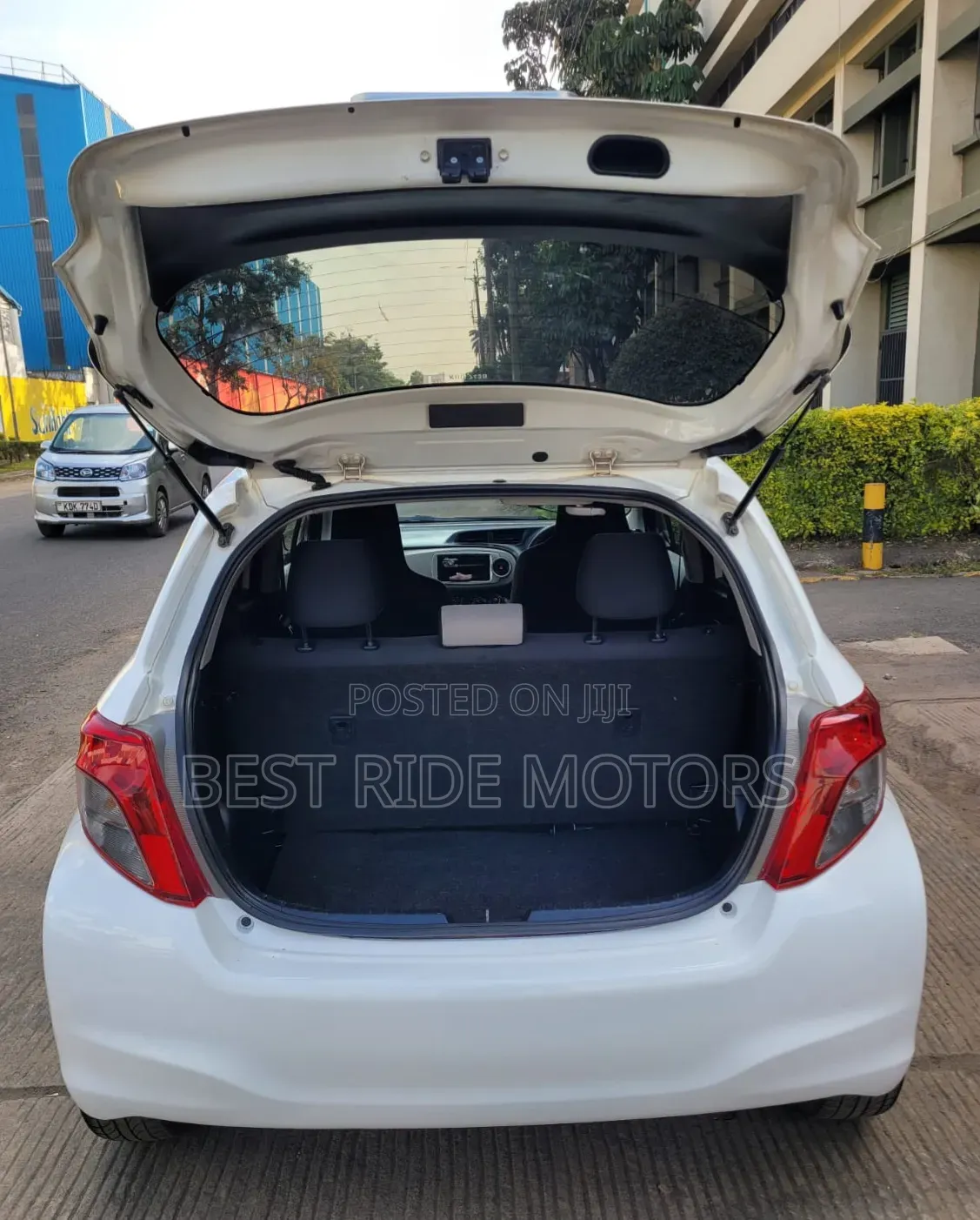 Toyota Vitz 1.0 FWD 5dr 2014 White