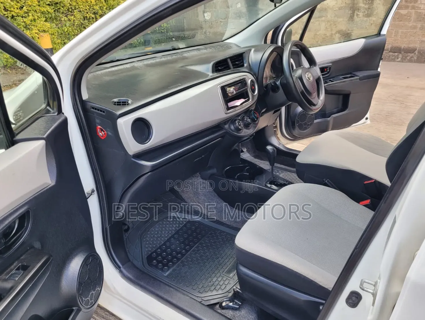 Toyota Vitz 1.0 FWD 5dr 2014 White