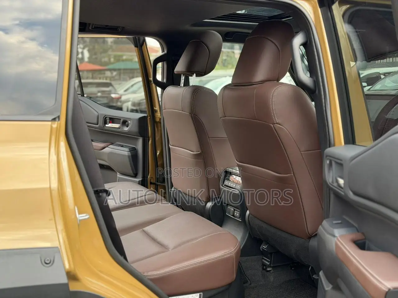 Toyota Land Cruiser Prado 2.8 2024 Gold