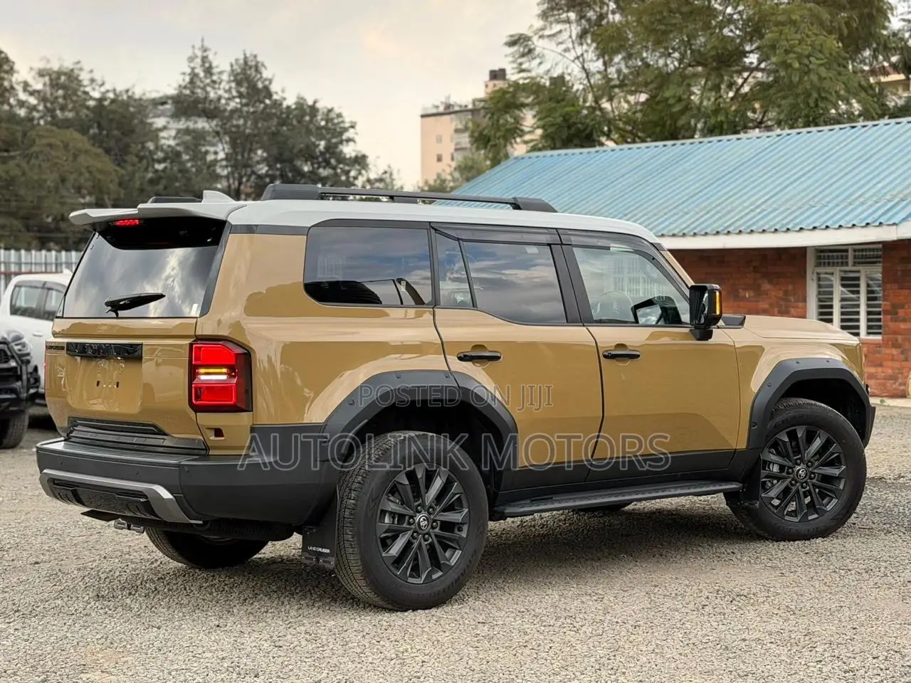 Toyota Land Cruiser Prado 2.8 2024 Gold