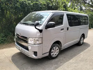 Toyota HiAce 2016 Silver