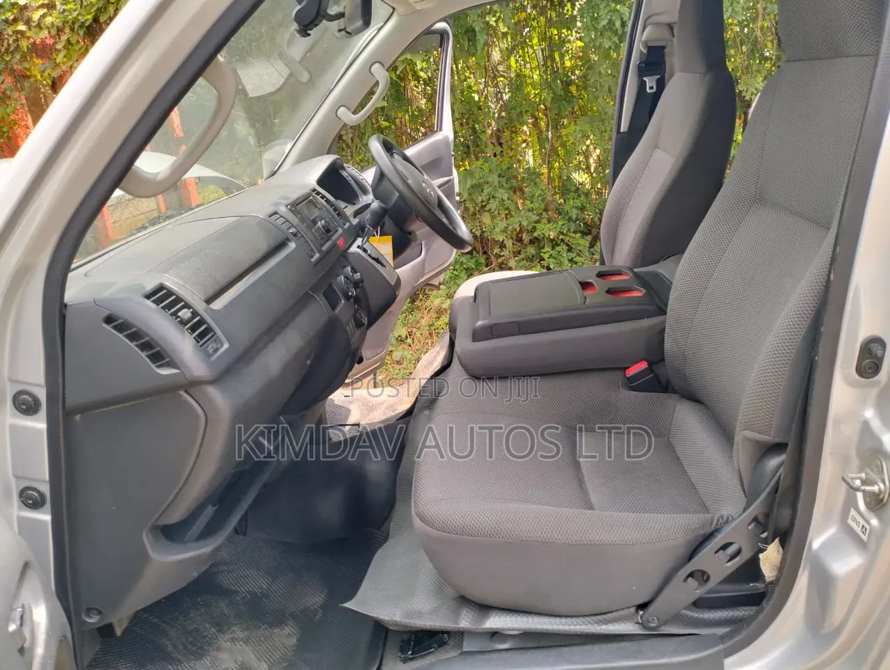 Toyota HiAce 2016 Silver