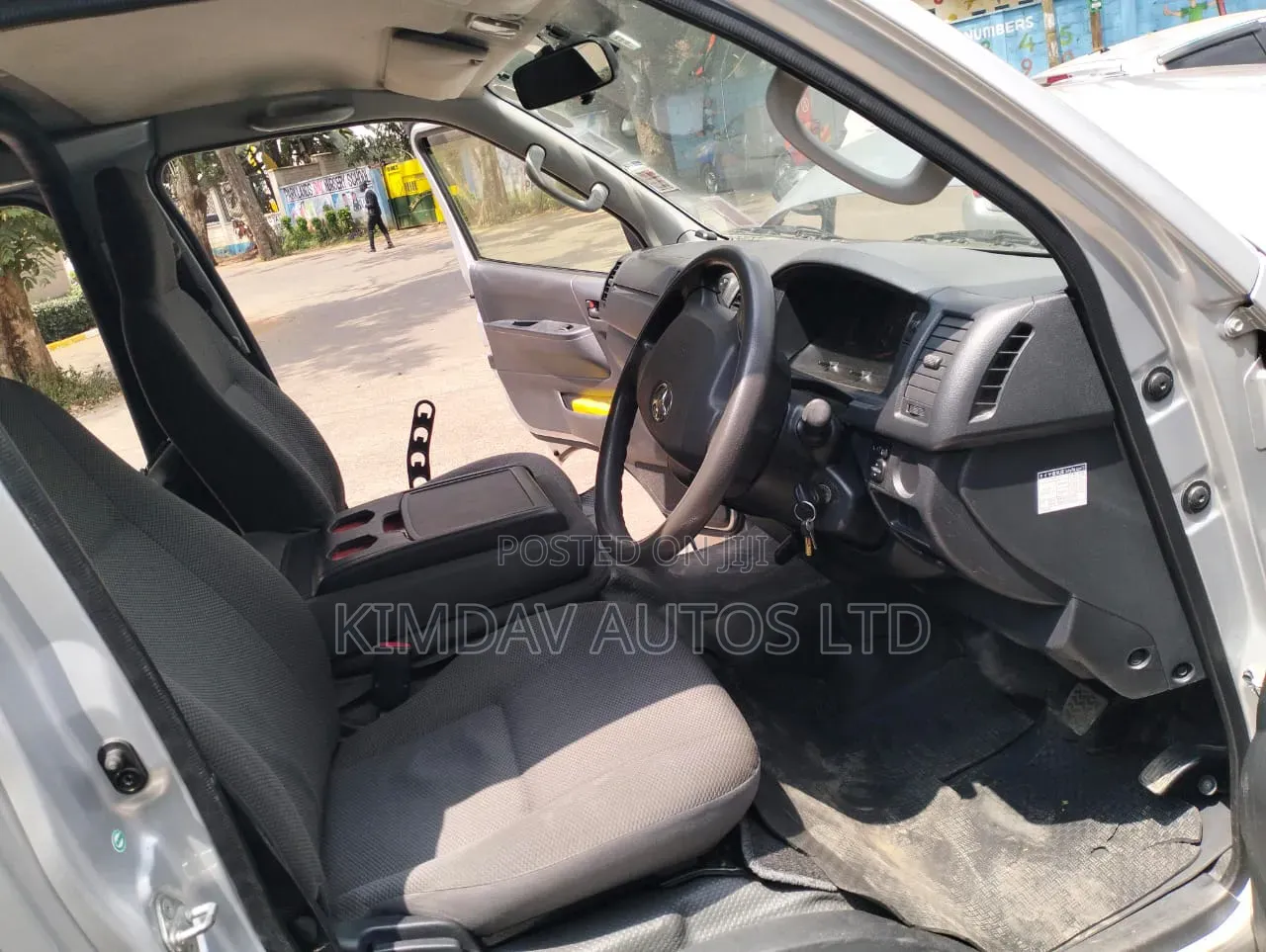 Toyota HiAce 2016 Silver