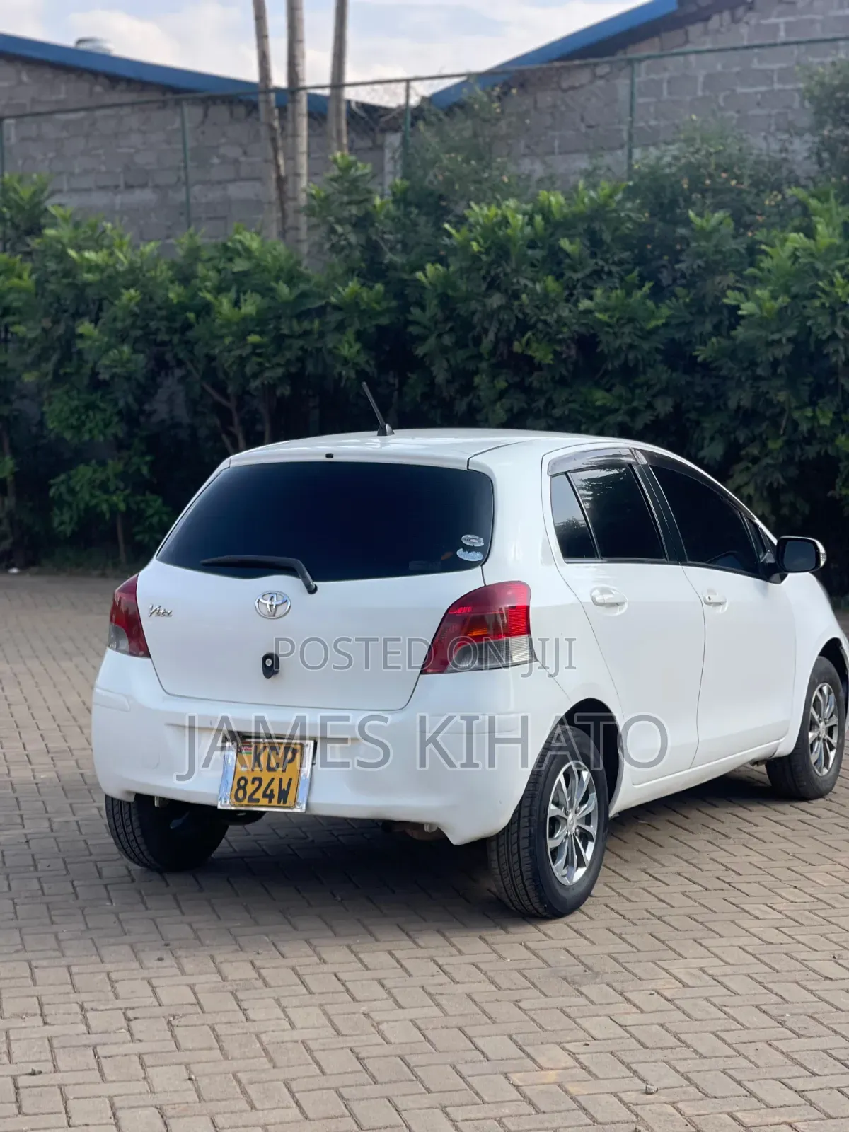 Toyota Vitz 2011 White