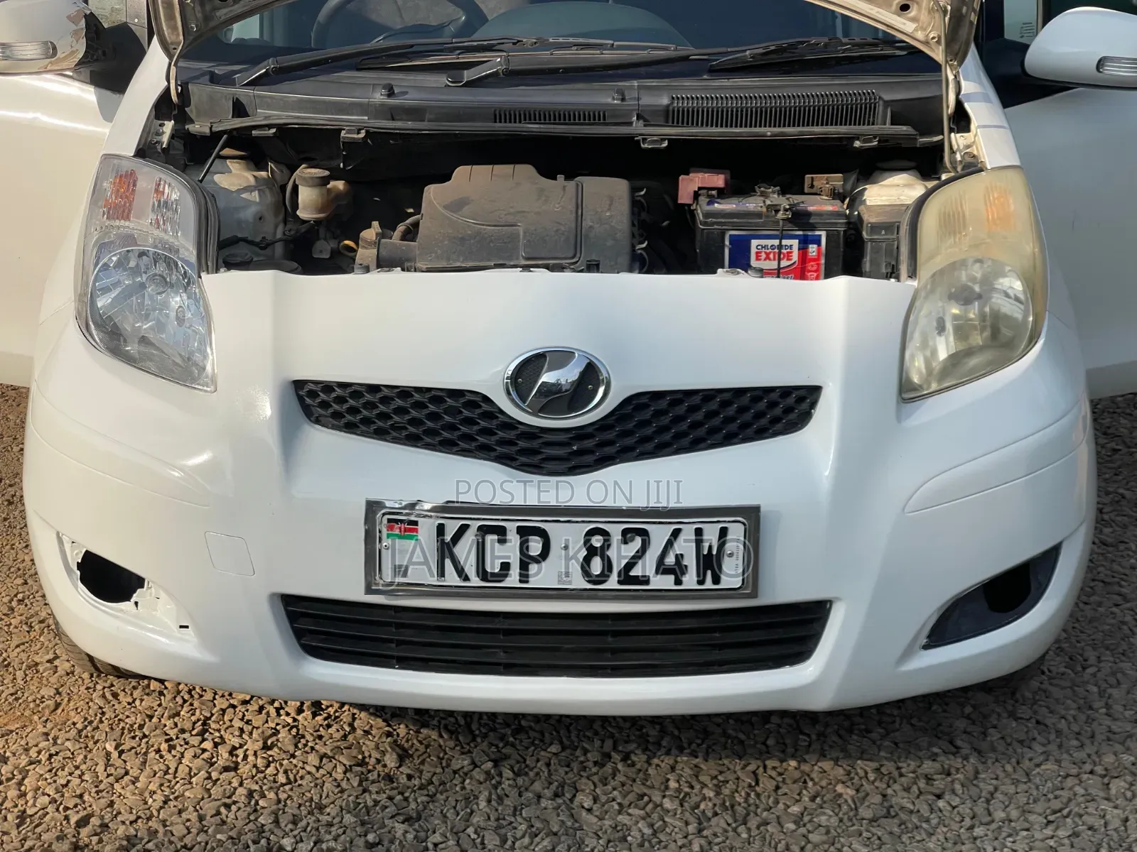 Toyota Vitz 2011 White