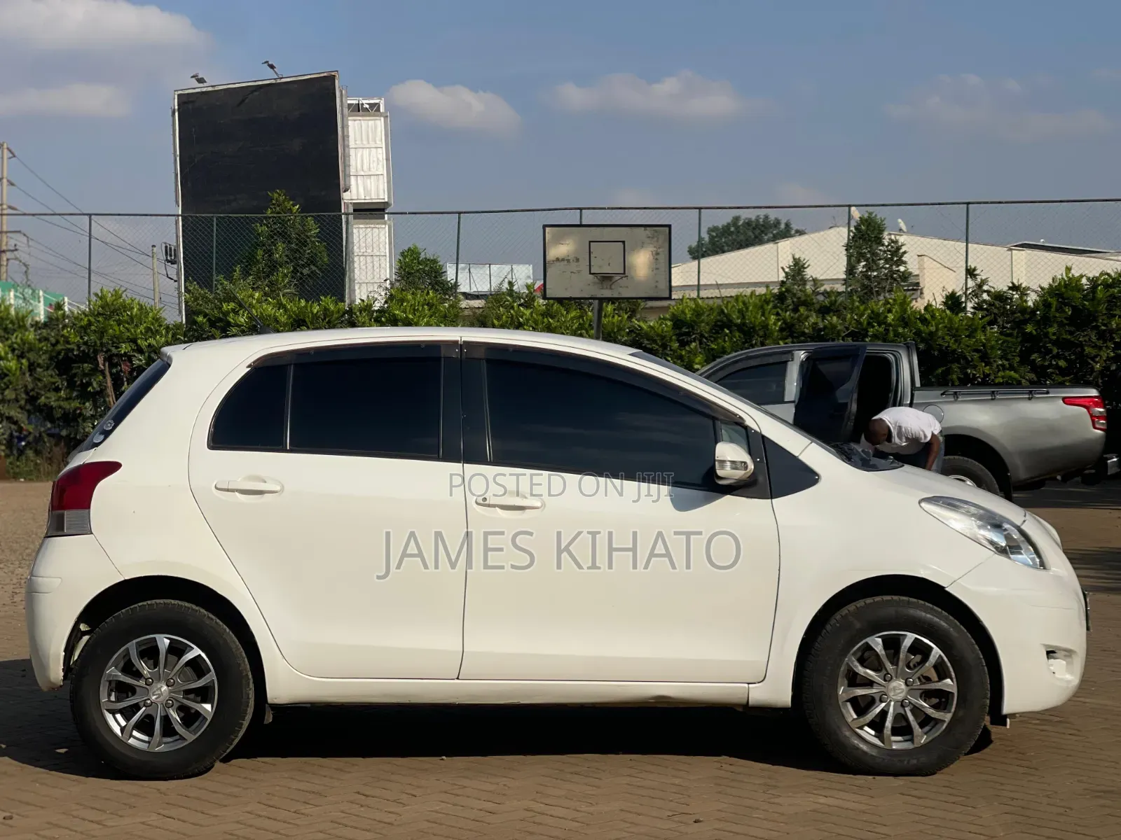 Toyota Vitz 2011 White