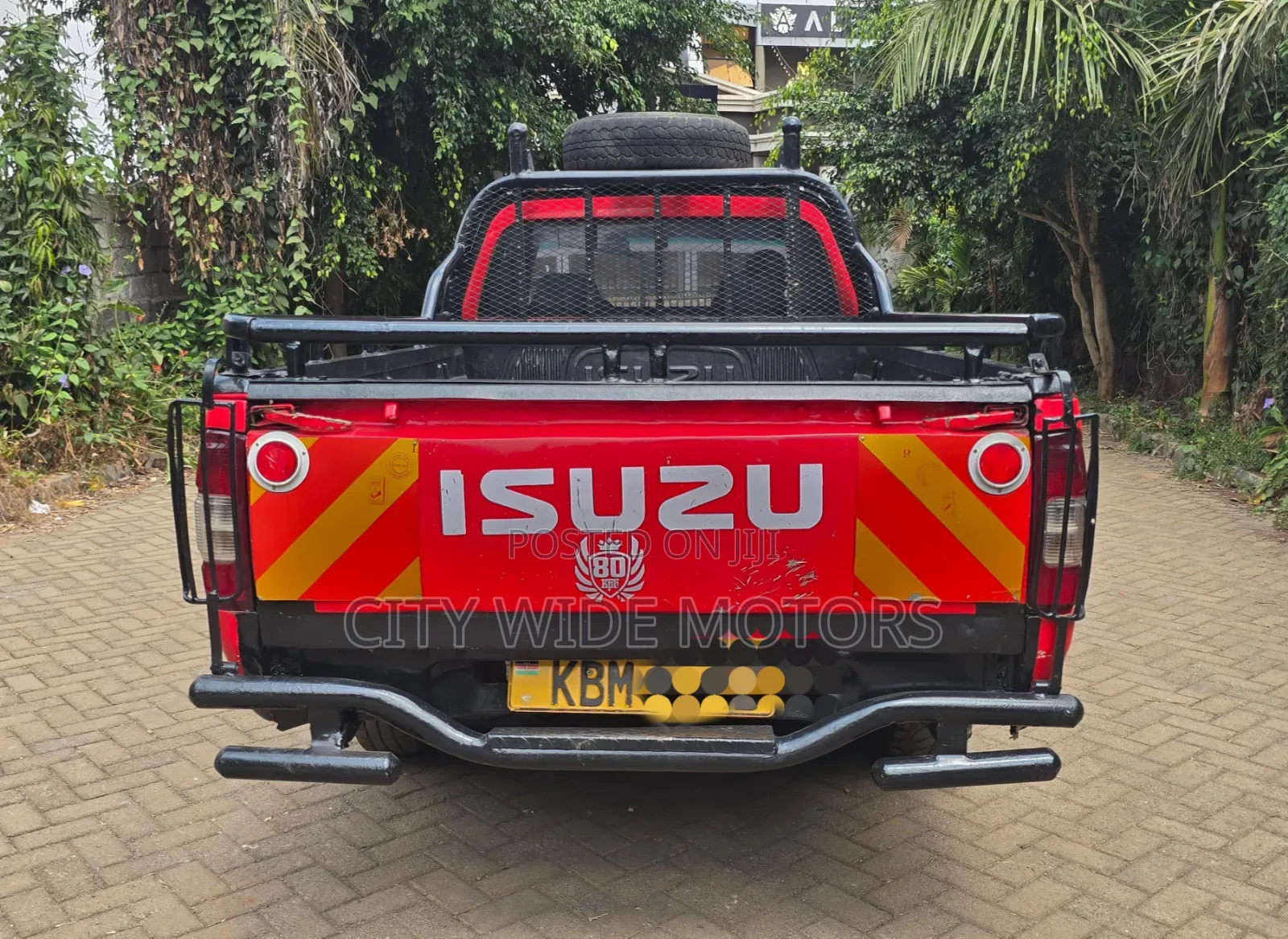 Isuzu D-MAX 2010 Red