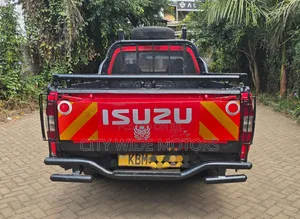Isuzu D-MAX 2010 Red