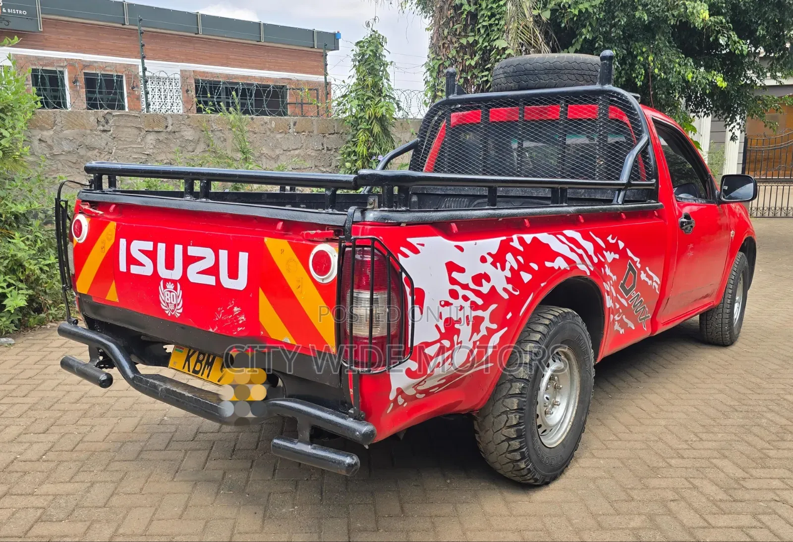 Isuzu D-MAX 2010 Red