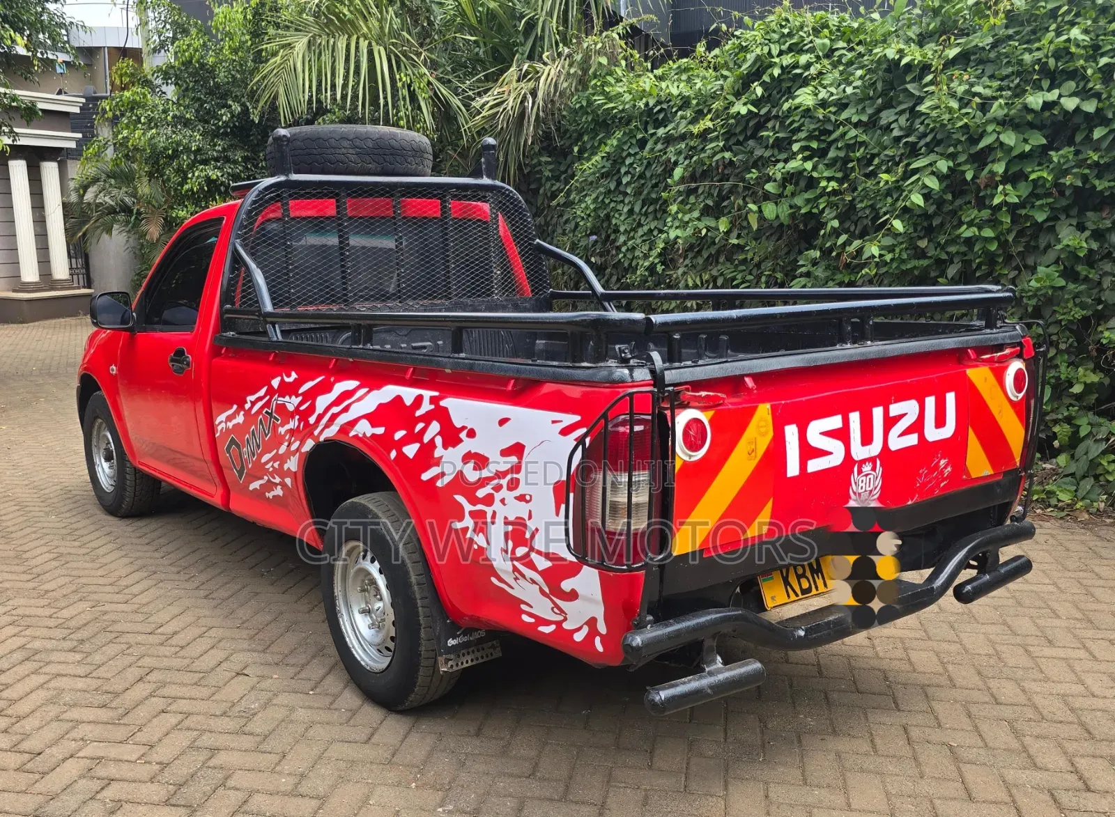 Isuzu D-MAX 2010 Red
