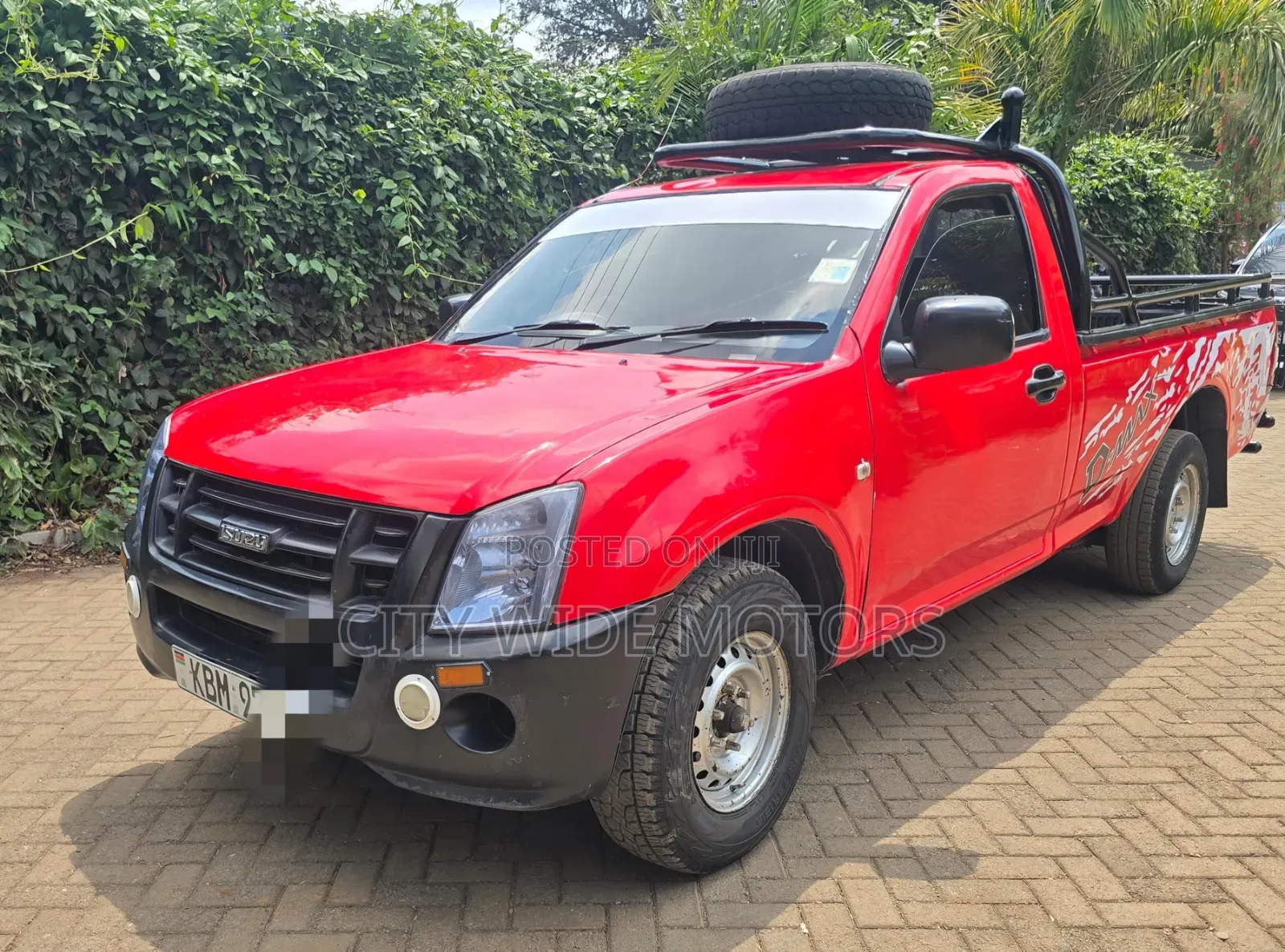 Isuzu D-MAX 2010 Red
