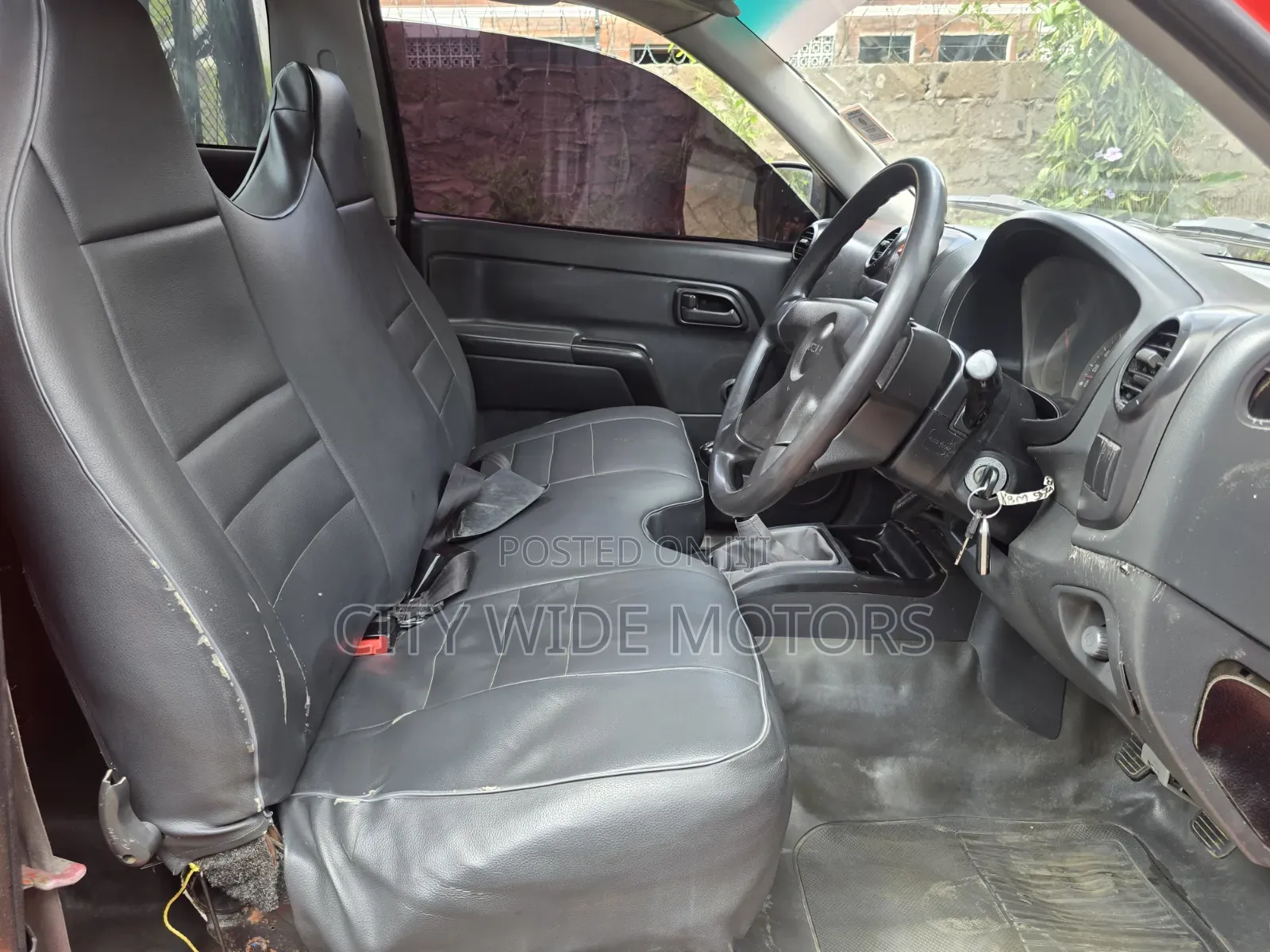 Isuzu D-MAX 2010 Red