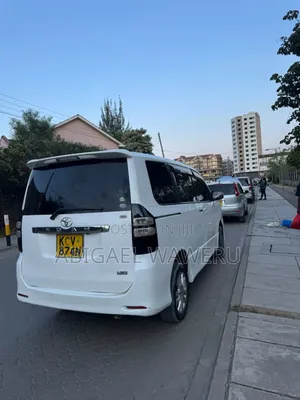 Toyota Noah 2012 White