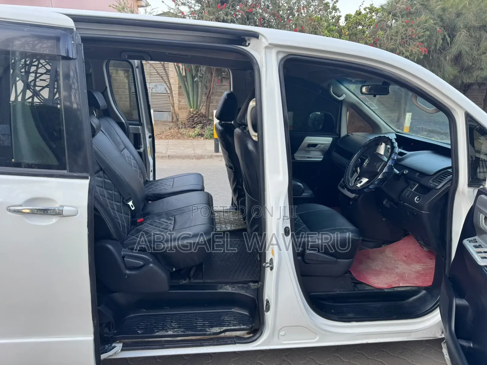 Toyota Noah 2012 White