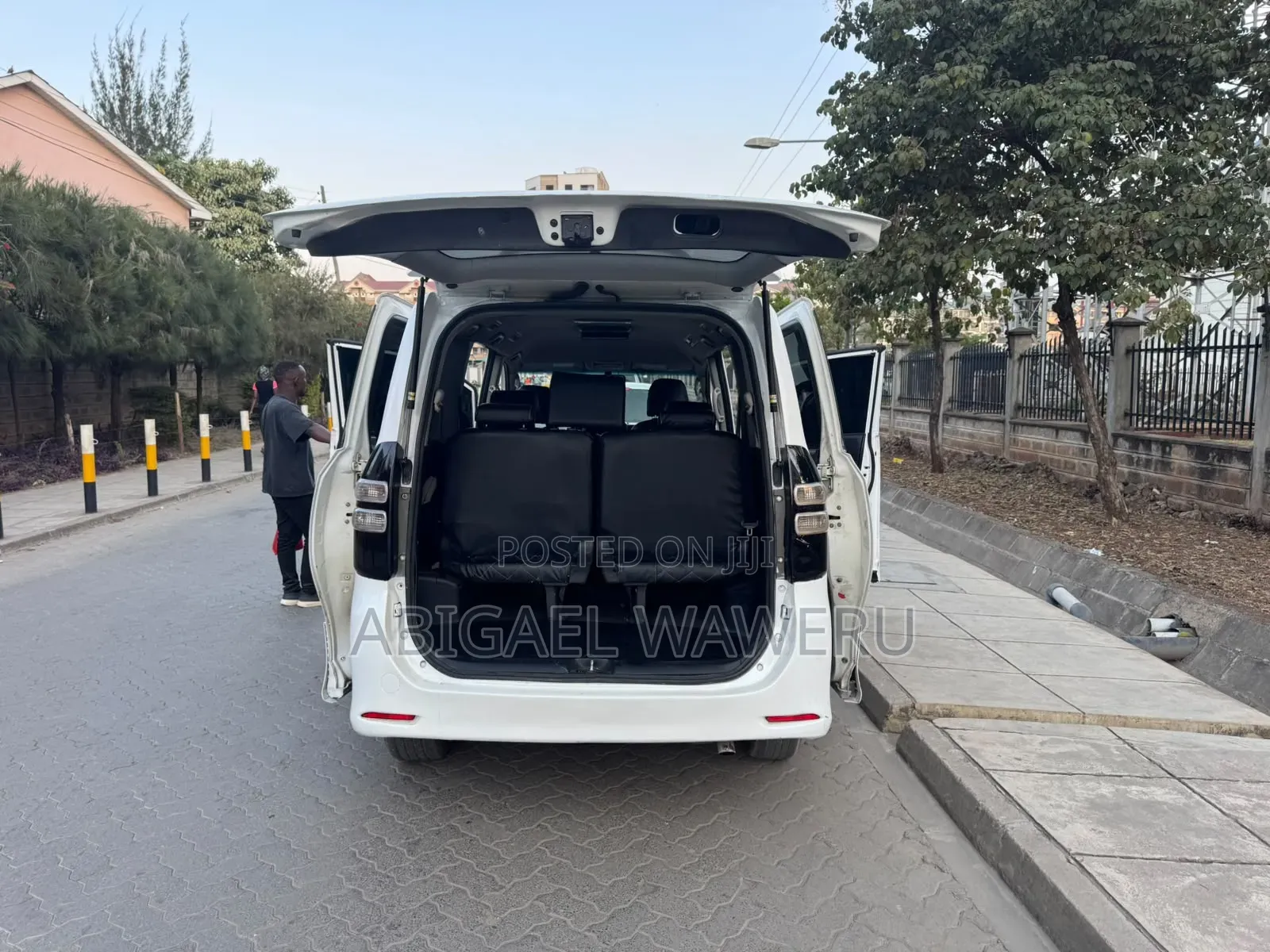 Toyota Noah 2012 White