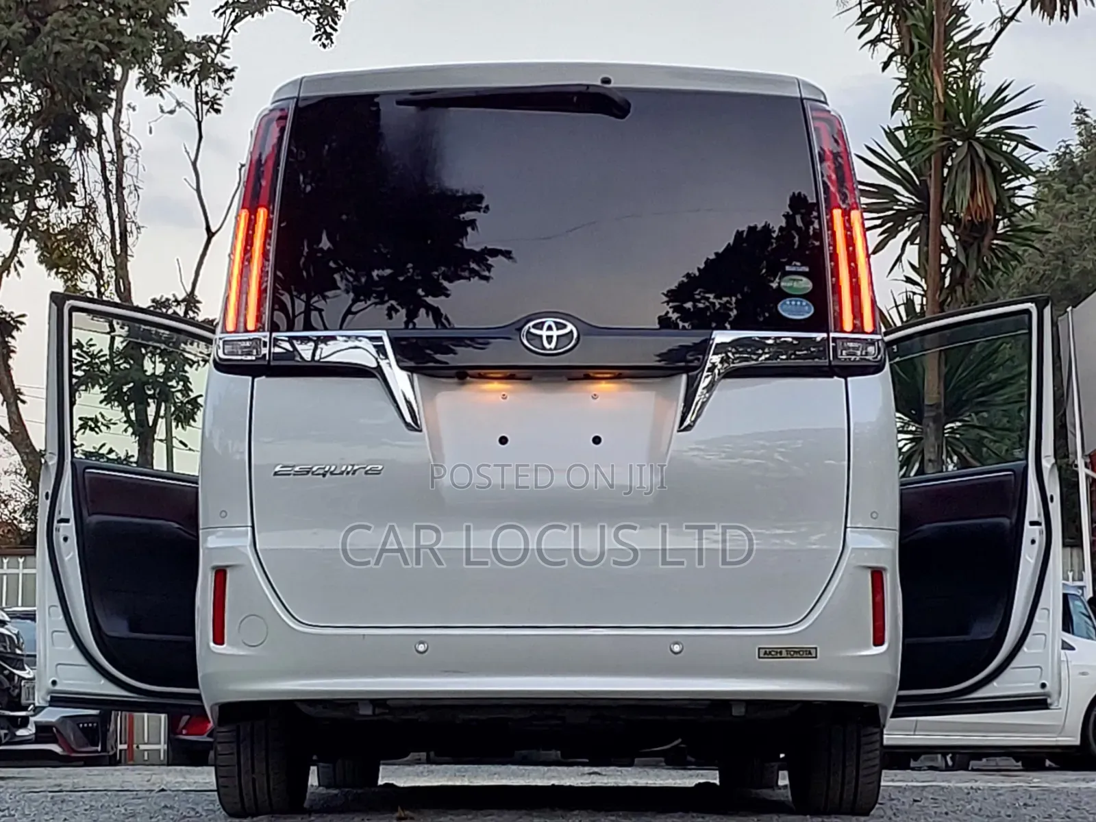 Toyota Esquire 2019 Pearl