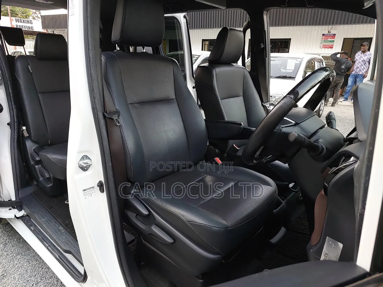 Toyota Esquire 2019 Pearl