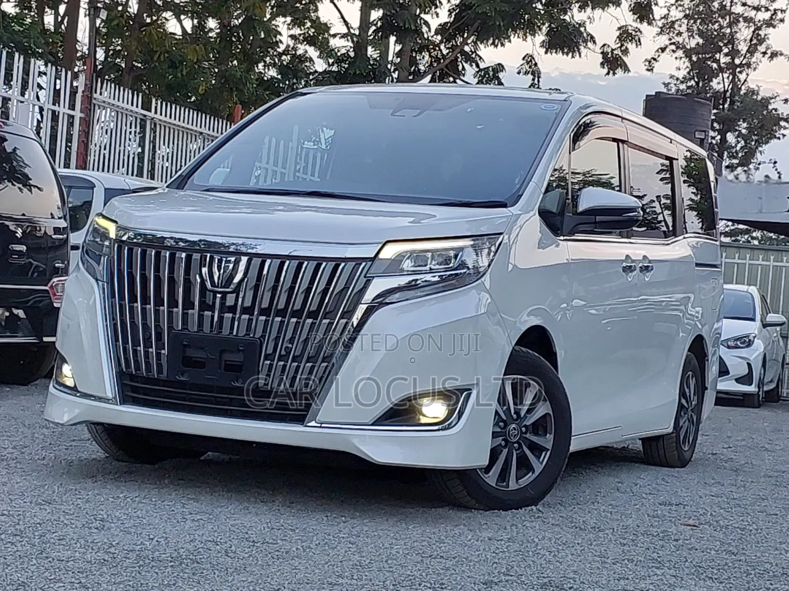 Toyota Esquire 2019 Pearl