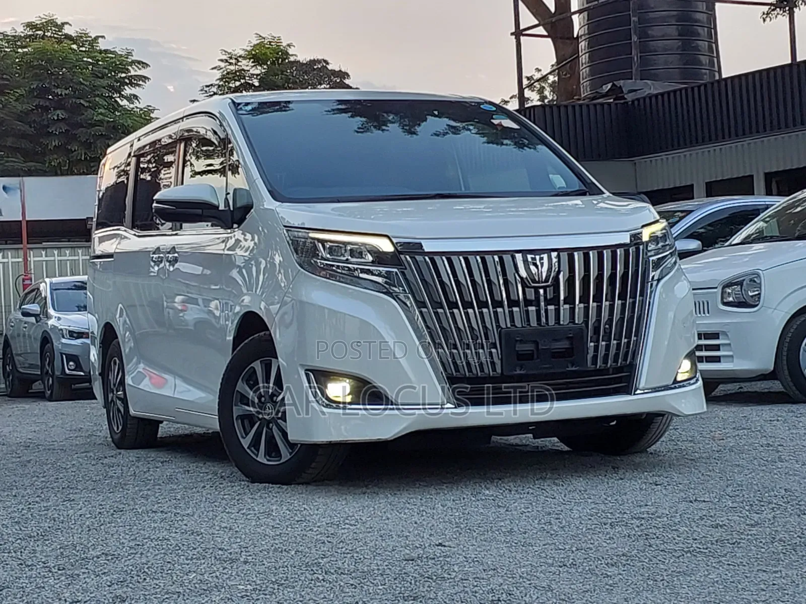 Toyota Esquire 2019 Pearl