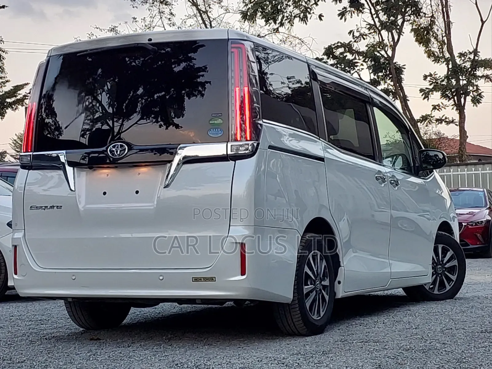 Toyota Esquire 2019 Pearl