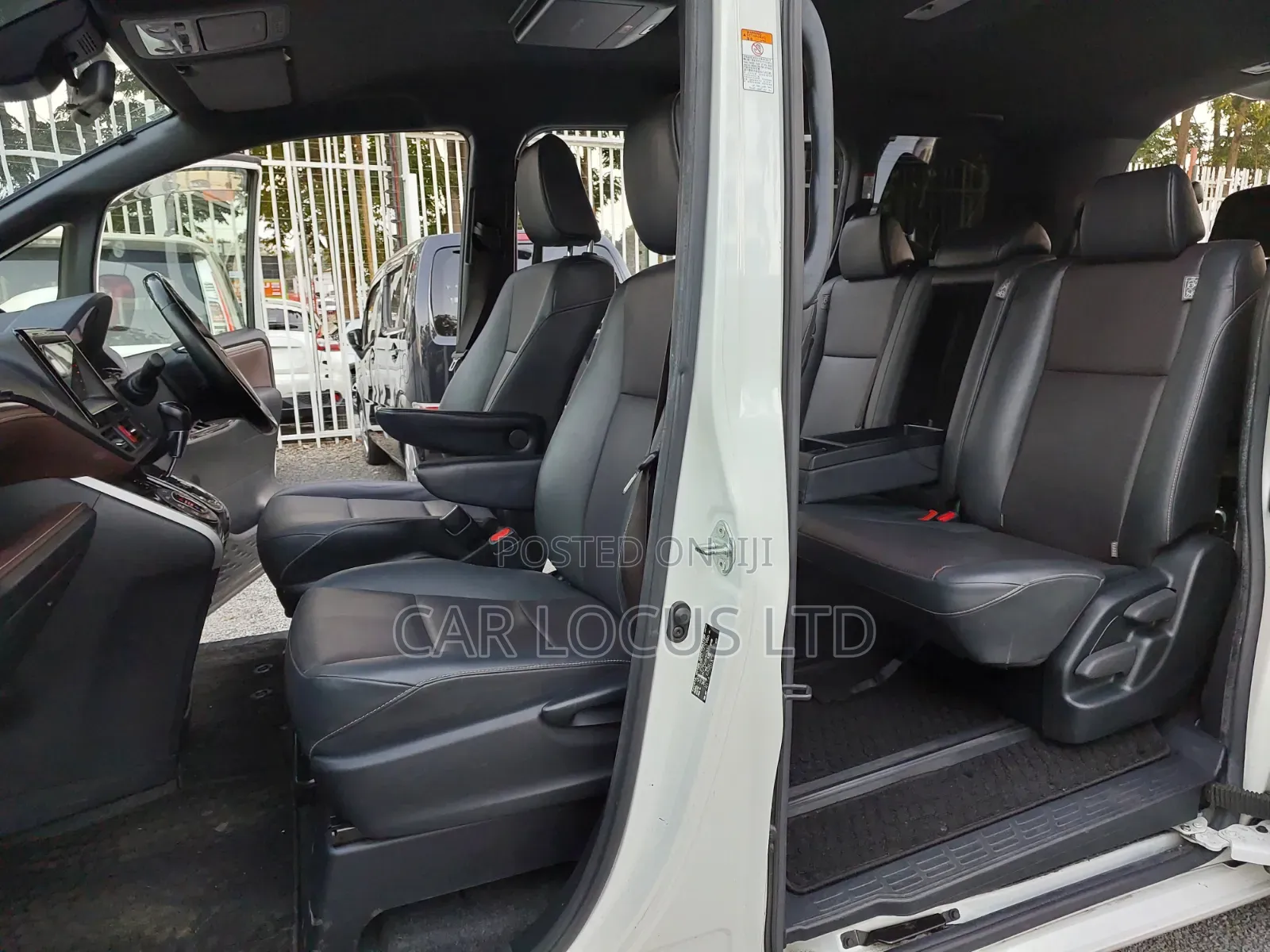 Toyota Esquire 2019 Pearl