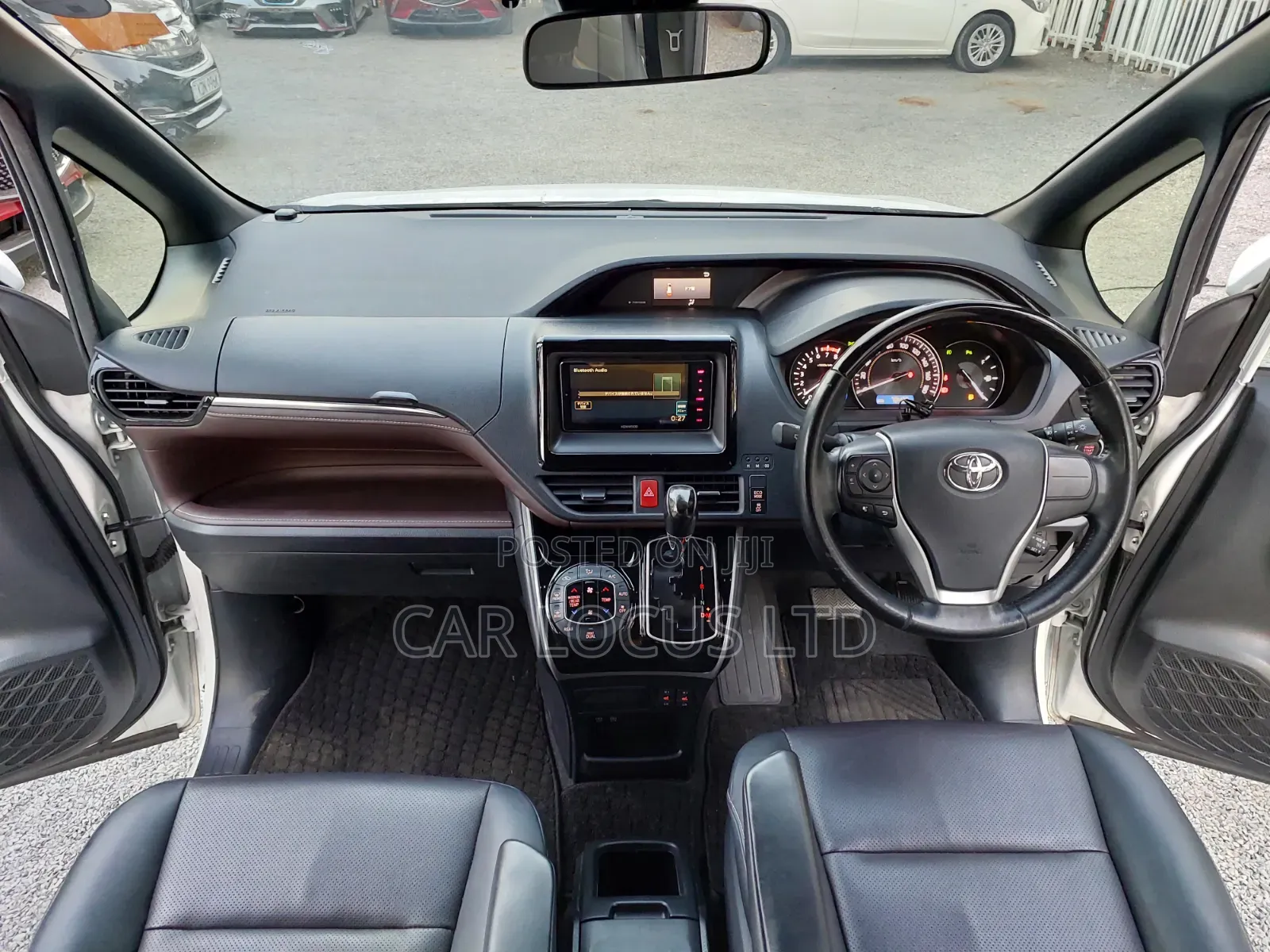 Toyota Esquire 2019 Pearl