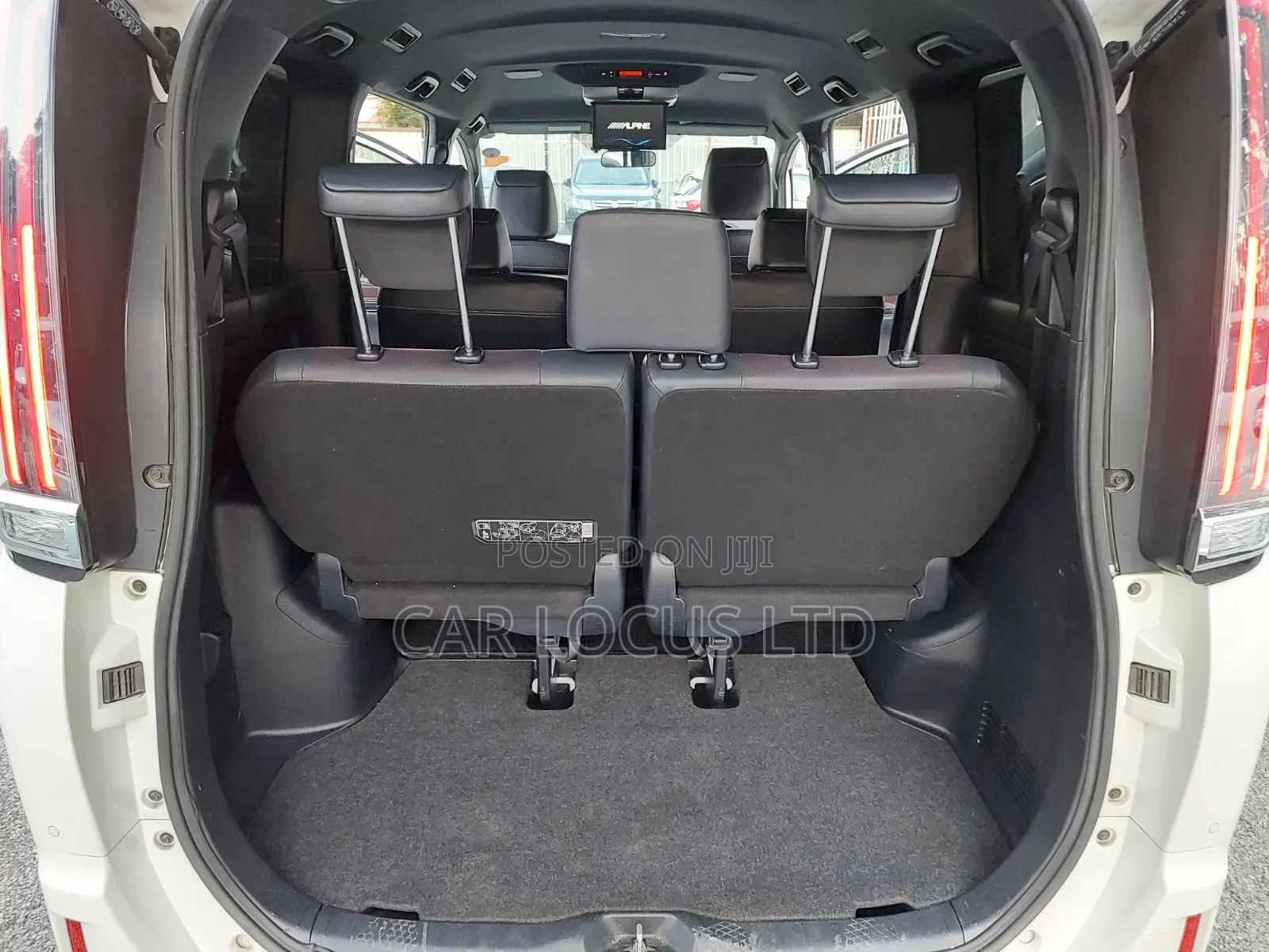 Toyota Esquire 2019 Pearl