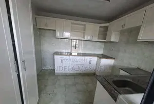 4bdrm Mansion in Gateway Mall Area for rent