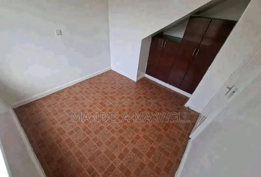 4bdrm Mansion in Gateway Mall Area for rent