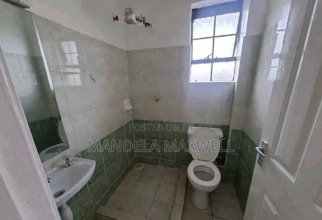 4bdrm Mansion in Gateway Mall Area for rent