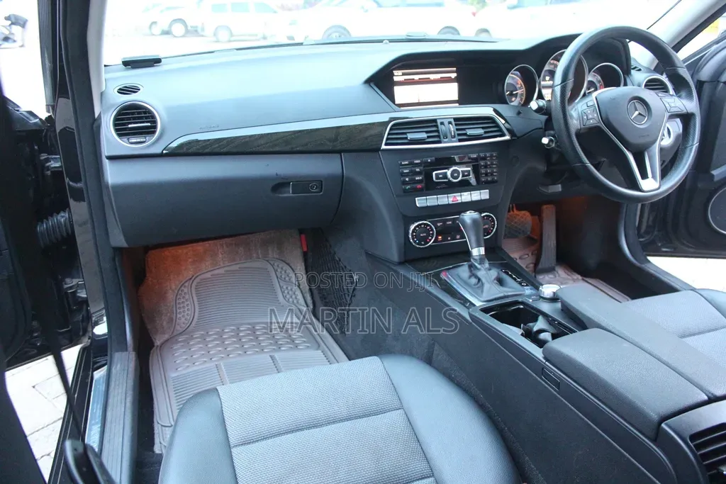 Mercedes-Benz C180 2014 Black