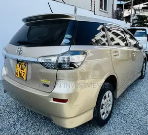 Toyota Wish 2017 Gold